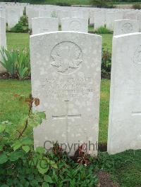 Etaples Military Cemetery - Blackburn, E J